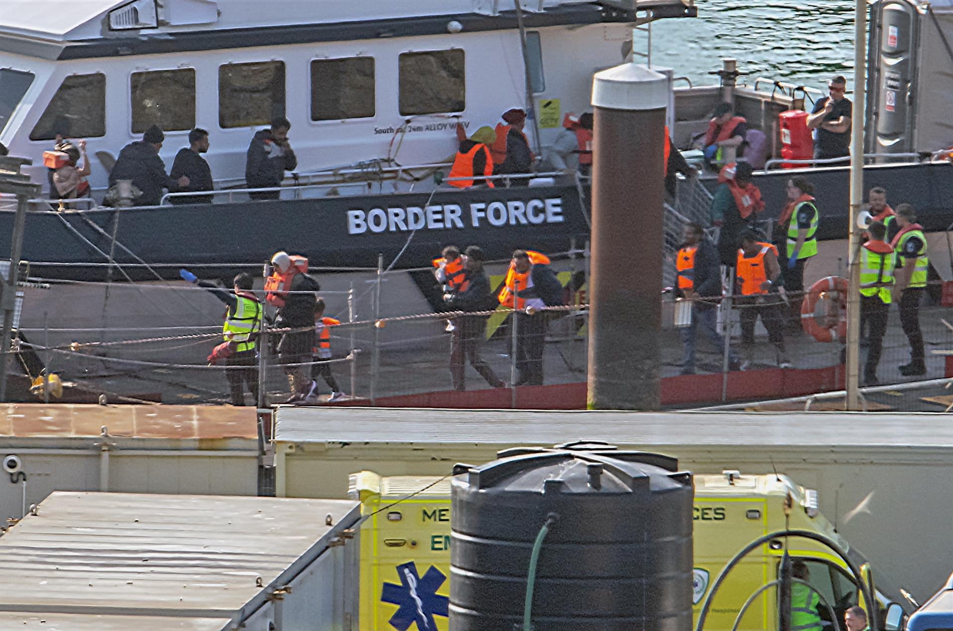 Los demandantes de asilo tendrán que esperar veinte años, frente a los cinco actuales, para solicitar un permiso de residencia permanente.