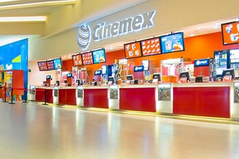 Cinemex cerrará complejos de entretenimiento