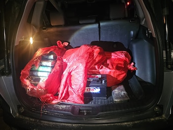 El comisionado Samir Rodríguez confirmó el decomiso de los 69 paquetes de supuesta cocaína en el departamento insular. (Foto: Policía Nacional)