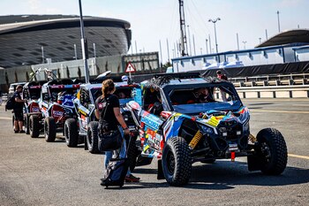 Vehículos UTV yendo a la