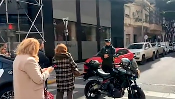 Detuvieron a un hombre que se atrincheró por más de una hora en su departamento de Recoleta