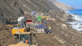 Panamericana Sur bloqueada: un derrumbe en Ocoña paraliza el tráfico en Arequipa tras días de huaicos y deslizamientos