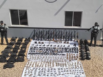 Ataque contra guardias nacionales en Chihuahua deja tres camionetas y más de 30 armas de fuego aseguradas