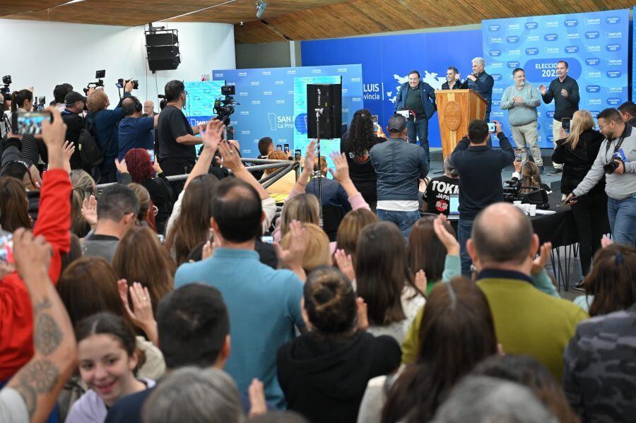 El acto en donde Claudio Poggi habló después de conocerse los resultados. (Créditos: Agencia Nacional de San Luis)