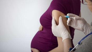 Vacuna contra el Virus Sincitial Respiratorio: especialistas piden ampliar su aplicación en gestantes