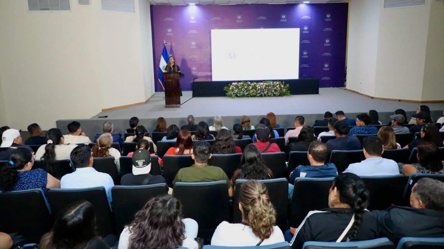 Salvadoreños retornados de empleos temporales en el exterior se capacitaron en educación financiera y emprendimiento