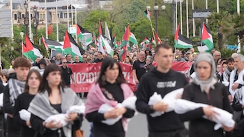 Miles de personas se manifiestan en San Sebastián contra las guerras y el genocidio en Palestina