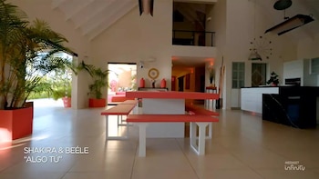 Villa Deseo, donde se hospedan las chicas y los tentadores de 'La isla de las tentaciones 10' (Mediaset España)