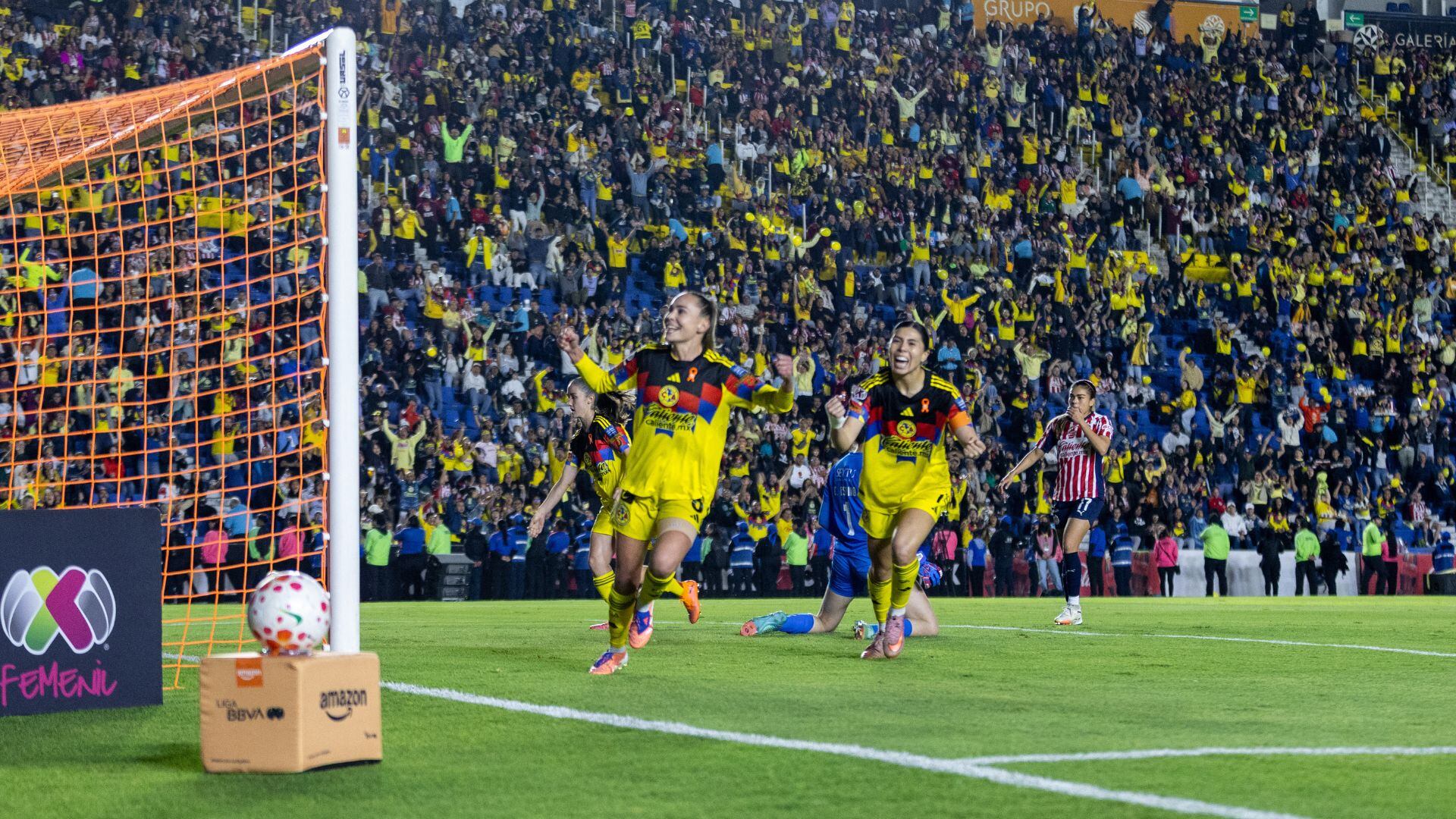 La jugadora azulcrema aseguró que firmar con el club implica competir siempre por campeonatos y responder a una afición que exige resultados. (Diego Cedrix - Club América)