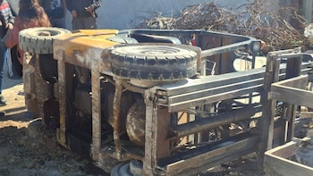 Tragedia en Berisso: un autoelevador volcó en un corralón de materiales, aplastó a un operario y lo mató