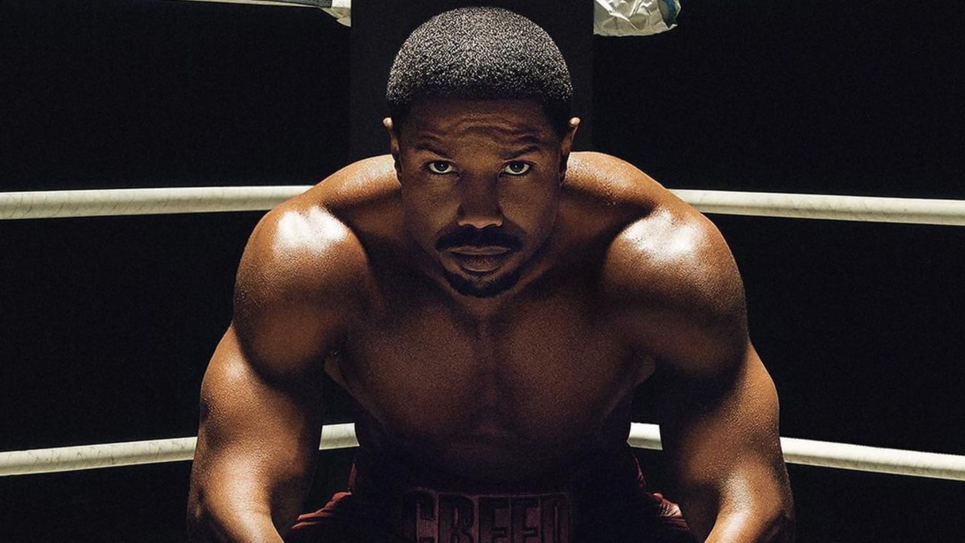 La doble actuación de Michael B. Jordan obligó a alternar entre registros emocionales y físicos en jornadas de filmación extenuantes (Créditos: Warner Bros. Pictures)