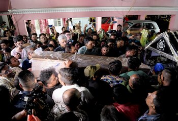 Hombres armados, cuyos vínculos aún