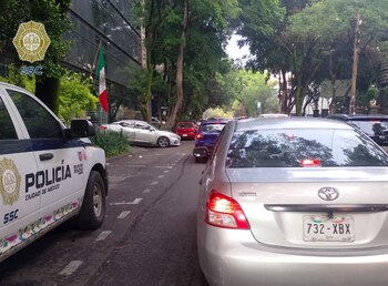 En luz roja de los semáforos, Liverpool muestra ligera carga vial desde Dinamarca hasta Av. Insurgentes (X@OVIALCDMX)