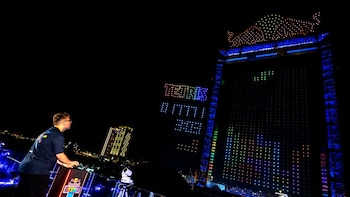 Juegan Tetris en el cielo