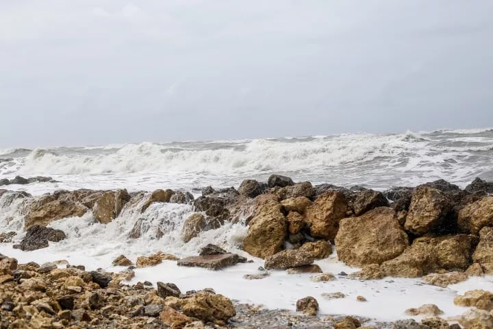 Samuel Peñates, joven chef de 21 años, desapareció en El Laguito tras ser arrastrado por una corriente mientras nadaba con su pareja - crédito Alcaldía de Cartagena