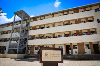 El aumento del techo de financiamiento de vivienda social a USD 40.000 amplió las oportunidades para familias y jóvenes salvadoreños. (Secretaría de Prensa)