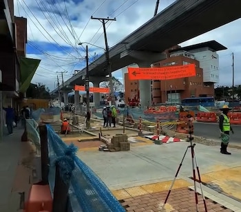 En la avenida Primero de Mayo, en Kennedy, pequeños empresarios reportaron una caída de ingresos por los cierres parciales y las restricciones de movilidad de la megaobra - crédito Concejal Julián Forero