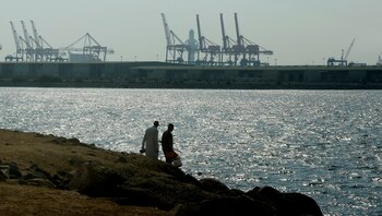 Pescadores en el puerto de