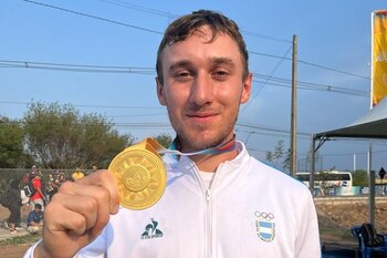 Iván Nikolajuk luce su medalla