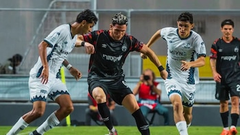 Así le fue a Adrián Ugarriza en su debut con el Hapoel Beer Sheva frente al AZ Alkmaar por la Europa League 2026-27