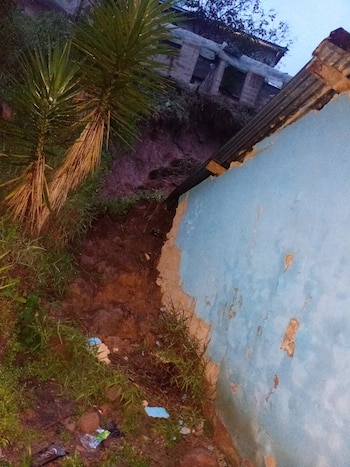 Los residentes de zonas cercanas a quebradas deben mantenerse atentos a cambios repentinos en el nivel del agua. (Foto: cuerpo de Bomberos)