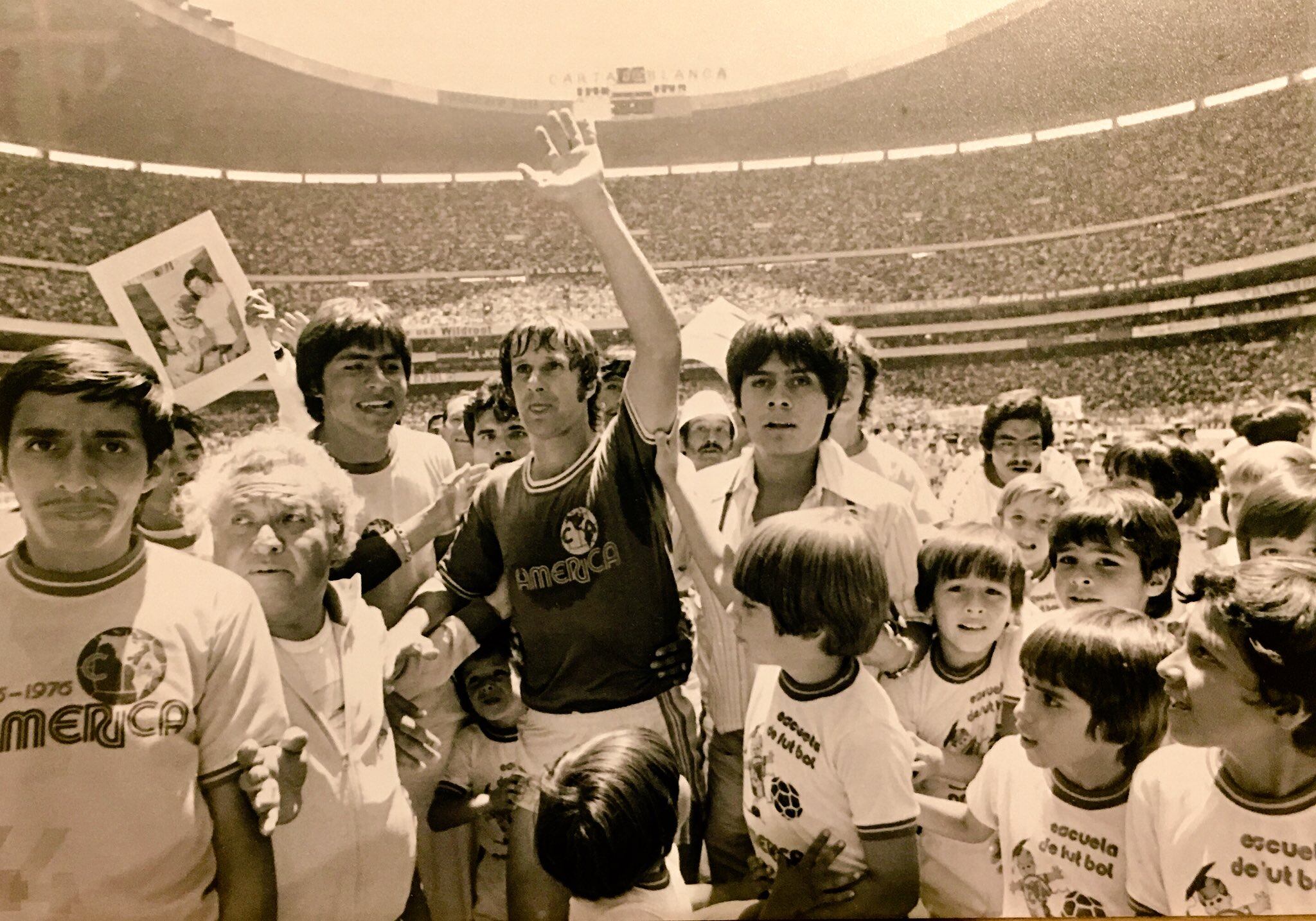Enrique Borja, canterano de Pumas e ídolo del América, en su despedida como profesional contra el cuadro felino (Foto: Twitter/@MXESTADIOS)