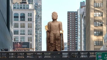 Instalan un Buda gigante en Nueva York: hasta cuándo se podrá visitar