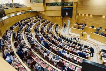 22/10/2025 Senadores durante una sesión plenaria, en el Senado, a 22 de octubre de 2025, en Madrid (España). El pleno debate la propuesta del Grupo Popular para plantear un conflicto de atribuciones con el Gobierno por no haber presentado los Presupuestos Generales del Estado de 2026, conforme al artículo 134 de la Constitución. Además, se discuten mociones sobre una política migratoria ordenada, la mejora del trabajo autónomo y la defensa del derecho de las mujeres a la interrupción voluntaria del embarazo.
POLITICA
Carlos Luján - Europa Press