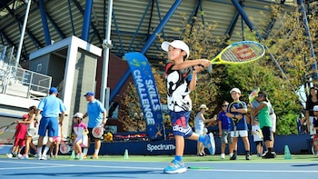 La programación incluye juegos interactivos, clínicas de tenis y entretenimiento para todas las edades.