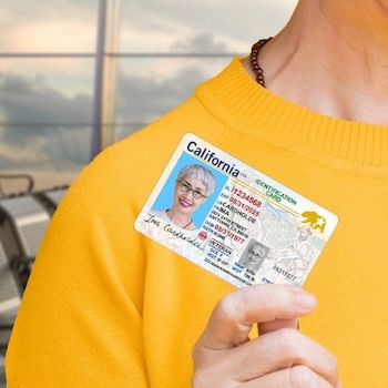 Uno de los documentos que solicitarán a los ciudadanos los representantes de mesa al momento de votar en noviembre en California será una identificación con fotografía para votar en persona. Foto: Facebook California Department of Motor Vehicles