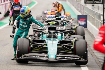 Alonso con su Aston Martin