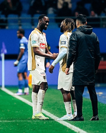 Saint-Maximin jugó media hora en