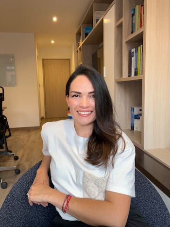 Ivonne Vargas, analista com 18 anos de experiência em estratégia de comunicação e gestão de crises – crédito com respeito