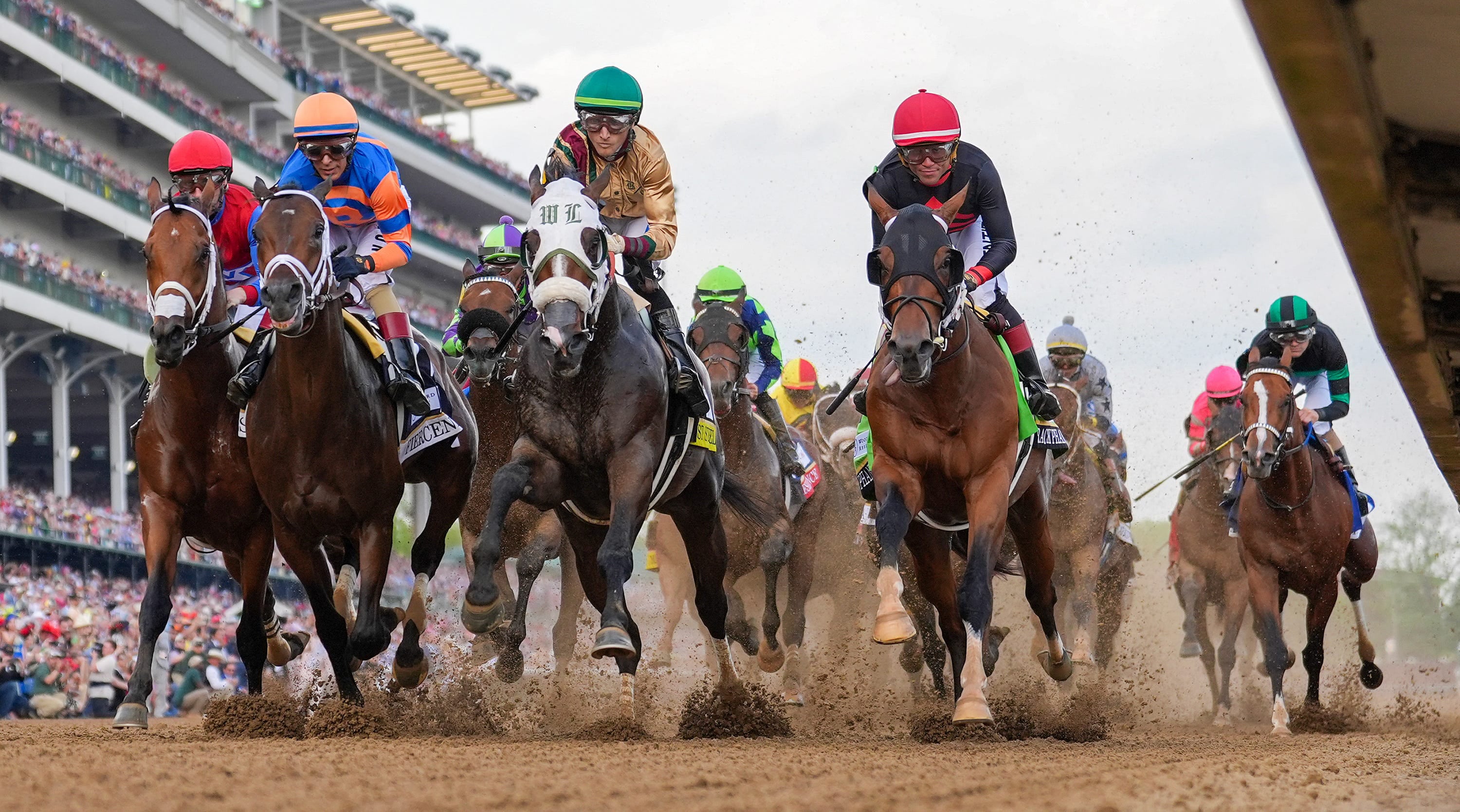 Los caballos son la atracción principal del Kentucky Derby, la carrera equina más demandante del mundo (Michael Clevenger and Christopher Granger-USA TODAY Sports)