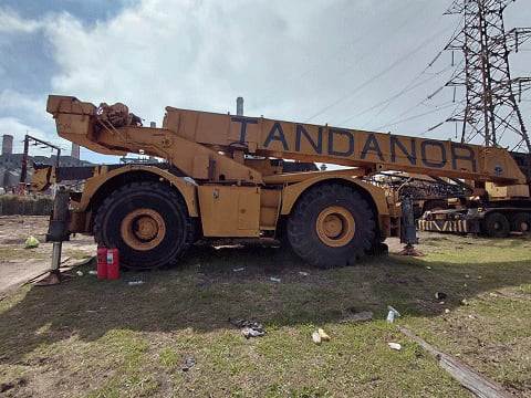 El 21 de enero a las 11 horas, Tandanor ofreció 18 lotes compuestos por automóviles, camiones, camionetas, autoelevadores y grúas