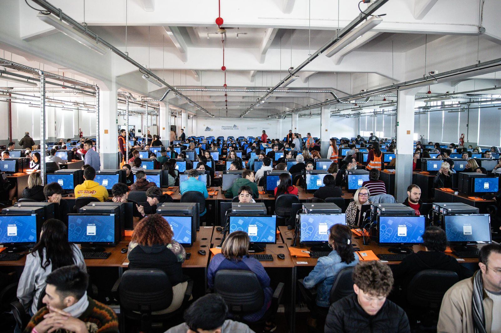 La foto del simulacro general que hizo el Gobierno en la sede del Correo Argentino