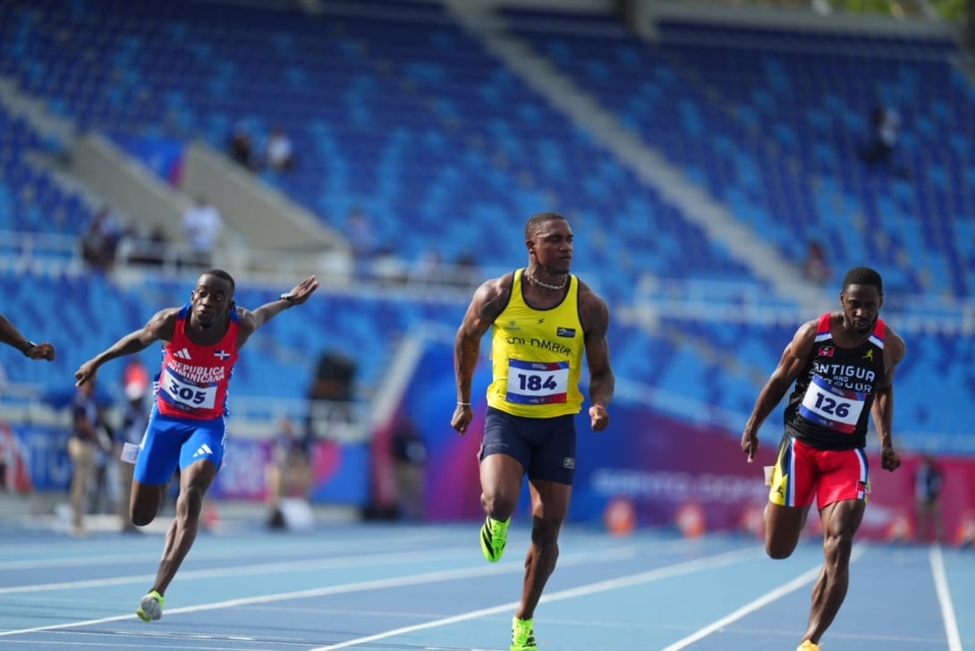 Ronal Longa, velocista colombiano y representante del Equipo de Bogotá, durante su participación en el Félix Sánchez Classic. - crédito IDRD
