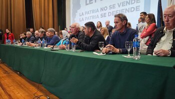 Gabriel Katopodis junto a referentes