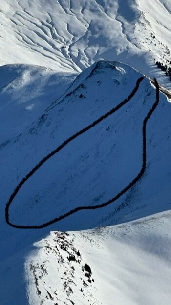 Cuatro de los esquiadores han