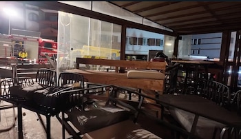 El interior del bar Le Constellation donde se produjo el incendio menos de dos horas después de la medianoche, durante la celebración de Año Nuevo en Crans-Montana. (Police Cantonale Valaisanne via AP)