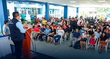 El ministro de Trabajo, Rolando Castro, informó sobre los procesos de selección de mano de obra salvadoreña para proyectos internacionales./ (Redes Prensa de Ministro de Trabajo)