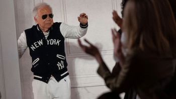 A los 87 años, Ralph Lauren volvió a Nueva York con una propuesta de sastrería y romanticismo