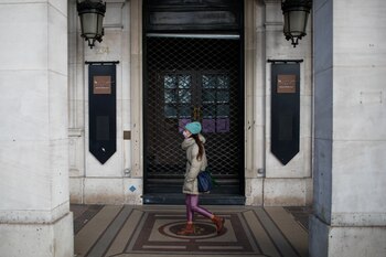 Comercios cerrados en París (Reuters)