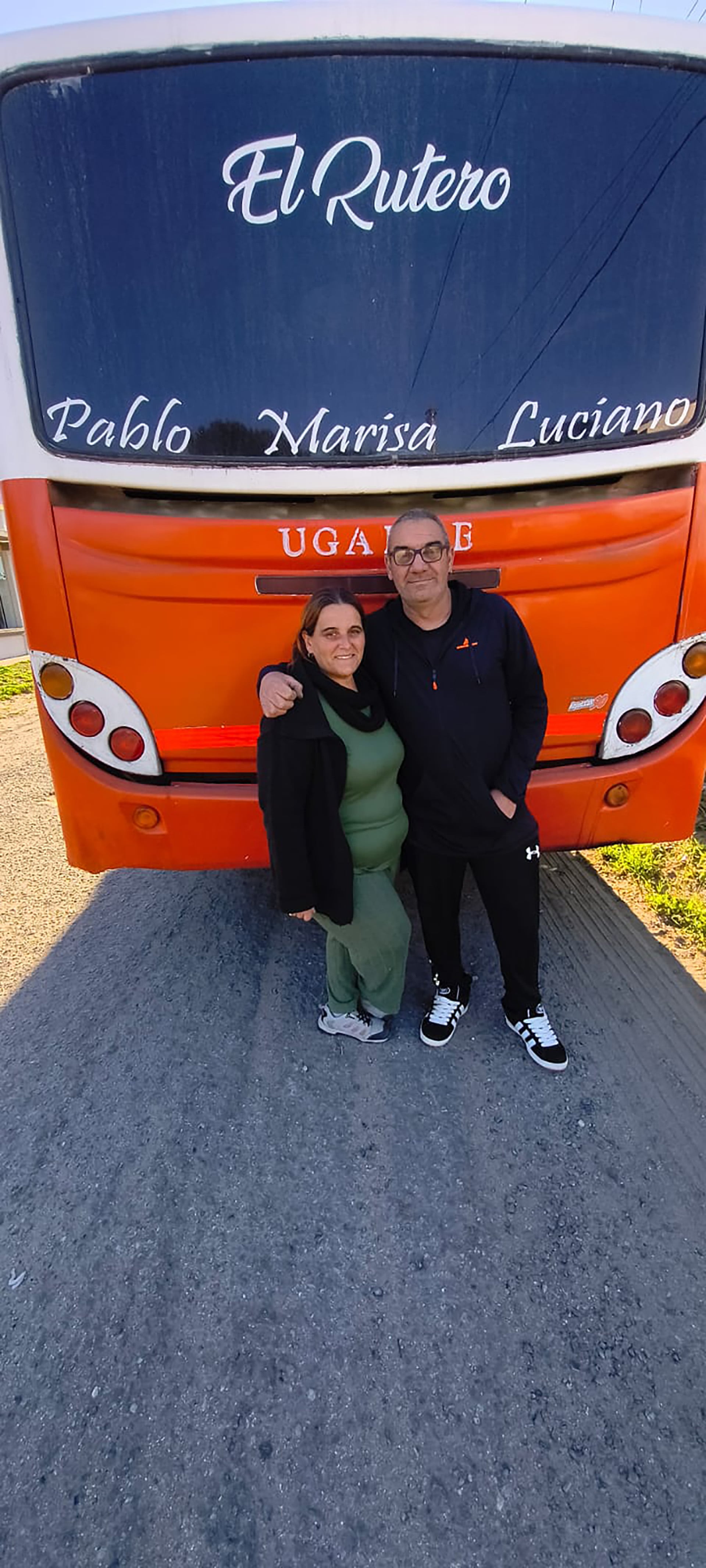 Pablo Molina tiene 51 años y junto a su mujer, Marisa Ardisna, construyeron a “pulmón” el motorhome de sus sueños