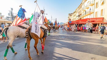 Los polistas por las calles