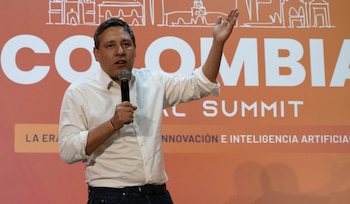 Mauricio Lizcano destaca la necesidad de invertir en fibra óptica, conectividad satelital, Inteligencia Artificial y reformar el Fondo TIC para diversificar su financiación.