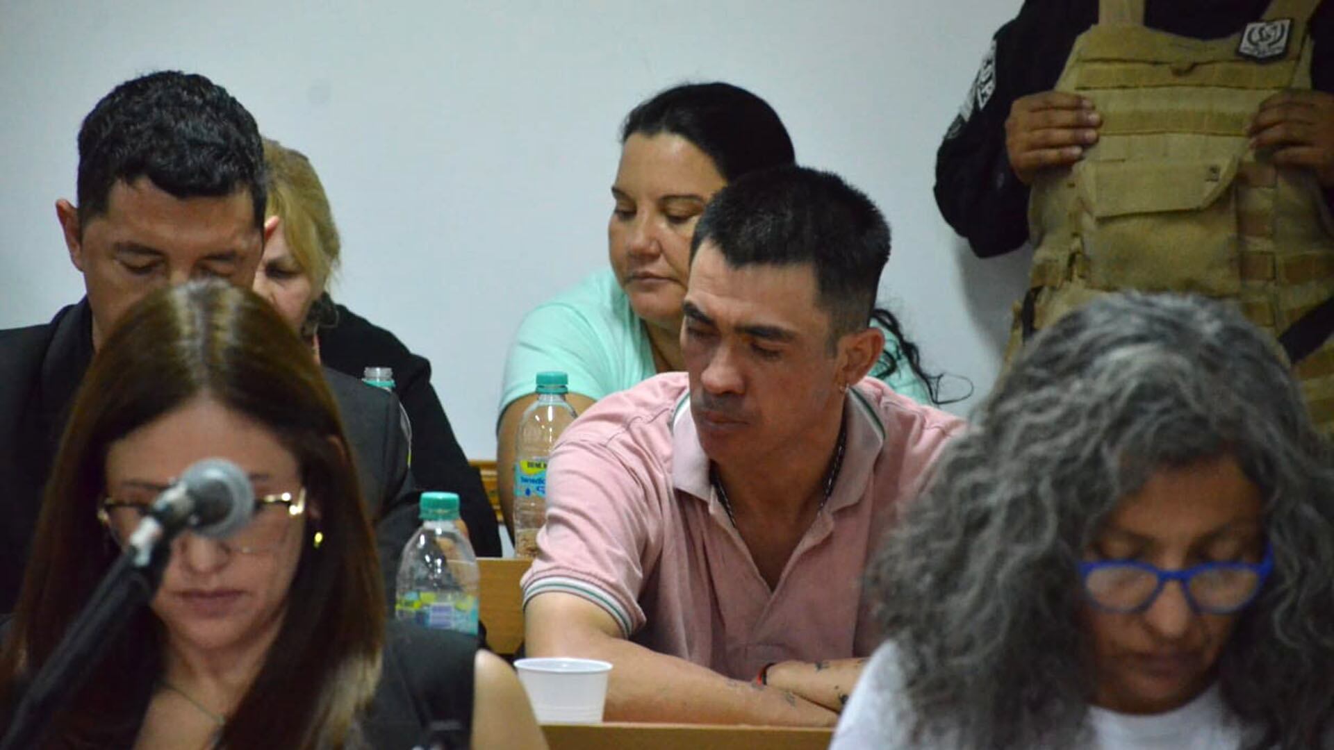 Al fondo, Fabiana González, en el medio, Gustavo Melgarejo, y en la esquina derecha, Marcela Acuña (Edgar Aguirre)