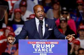 El representante estadounidense Wesley Hunt (Texas) habla durante un mitin de campaña del candidato presidencial republicano y expresidente estadounidense Donald Trump en Reno, Nevada, EEUU, el 11 de octubre de 2024
REUTERS/Fred Greaves