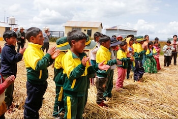 Clases gratis de lengua uro recibirán más de 80 alumnos de la Isla Qhapi en lago Titicaca.