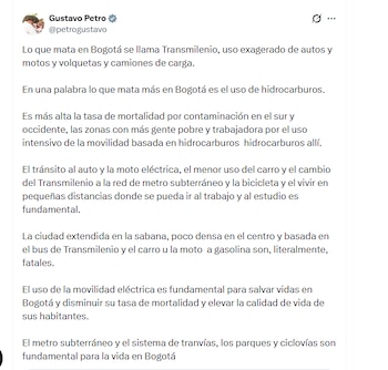 El presidente Gustavo Petro aseguró que el TransMilenio está matando a la ciudadanía en Bogotá debido a la contaminación - crédito @petrogustavo/X